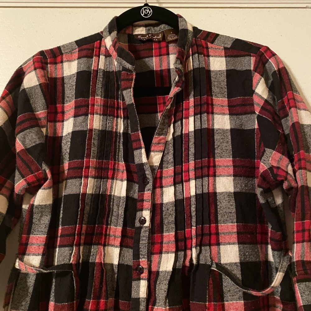 Plaid Ladies Button-Up - Picture 4 of 5